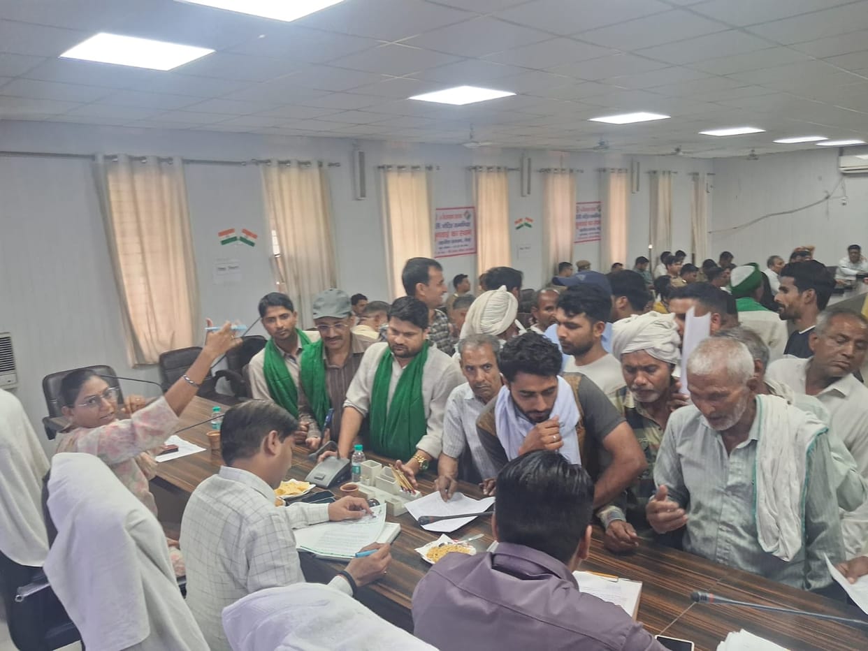 Bhakiyu (Azad) demonstrated at the tehsil headquarters
