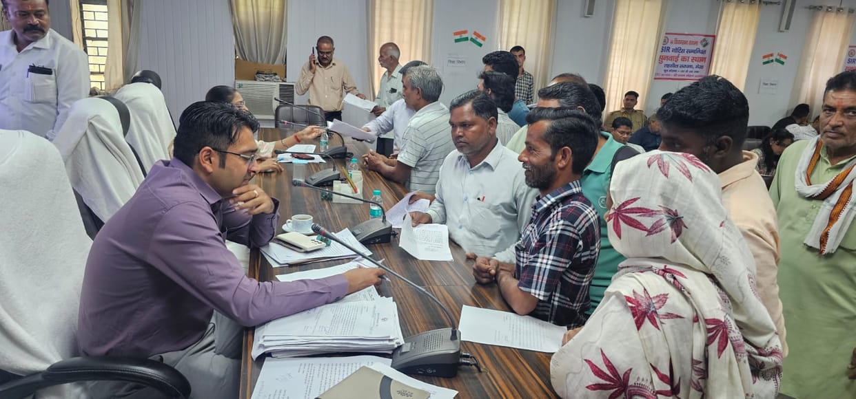 Sampoorna Samadhan Diwas: Two out of 54 complaints of the complainants were resolved.