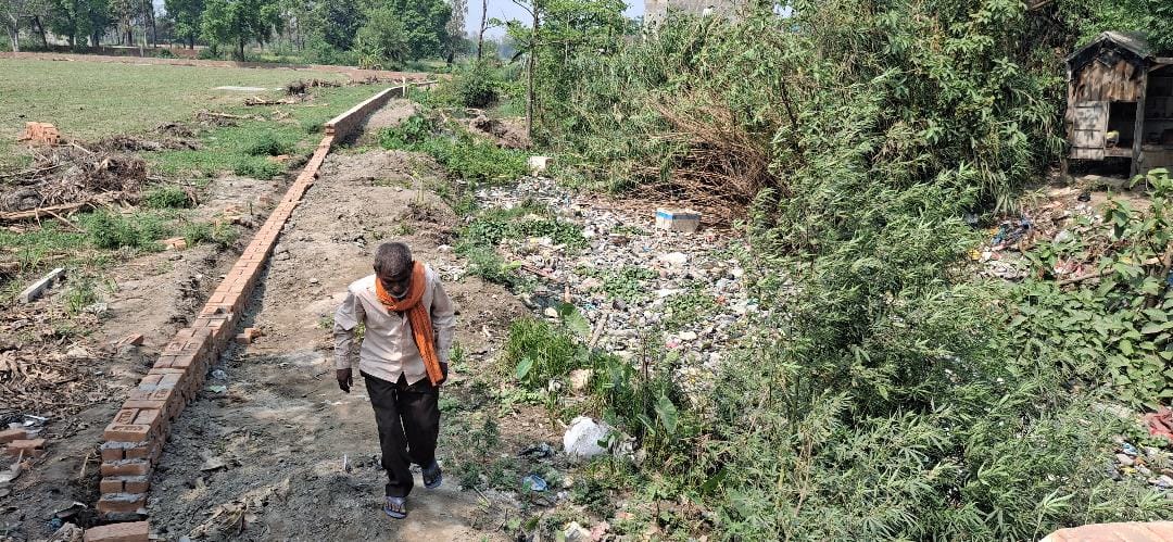 Khesrari Drain on the verge of extinction due to encroachment and neglect