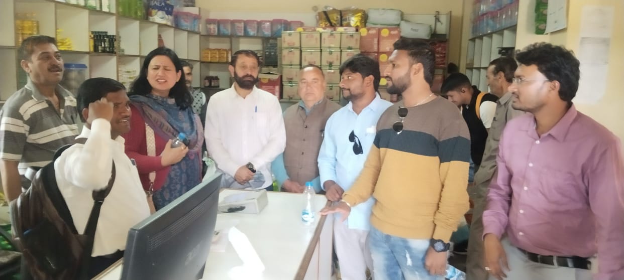Trainee Assistant Registrars from Hyderabad learn about the cooperative model in Himachal.