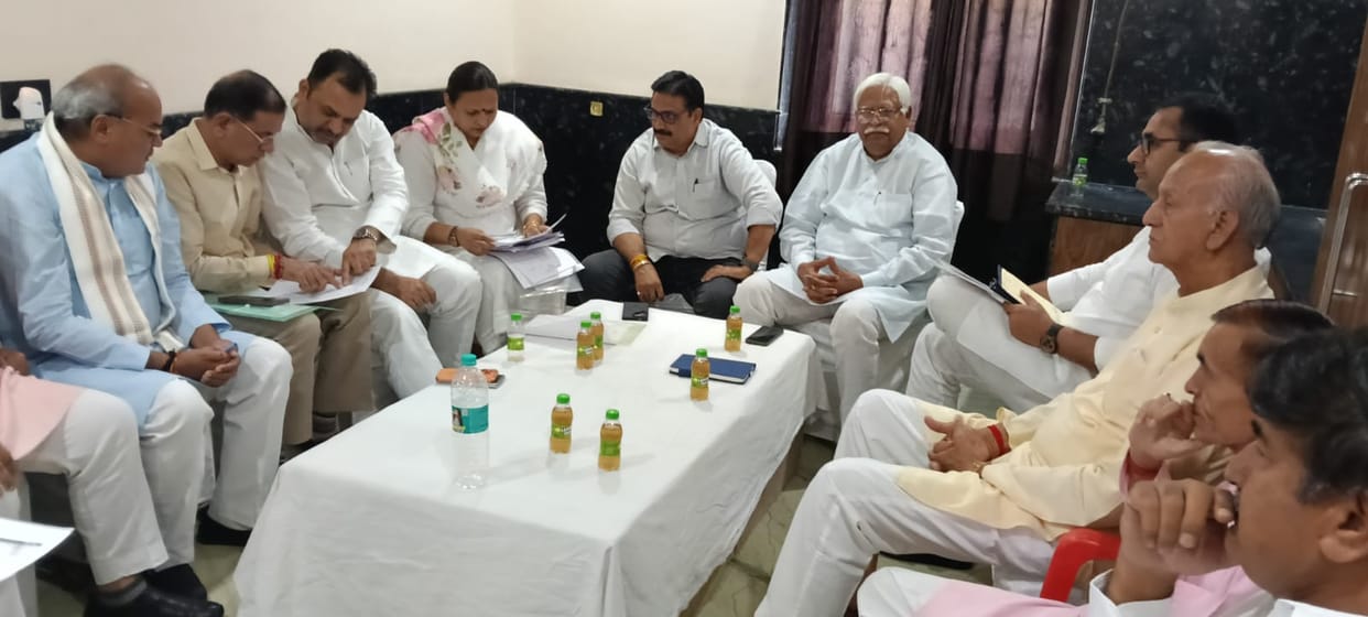 Regarding the Dharuhera Municipal Council elections, a recommendation has been made to allocate a party ticket to the Chairperson candidate while having the councilor candidates contest without a party symbol.