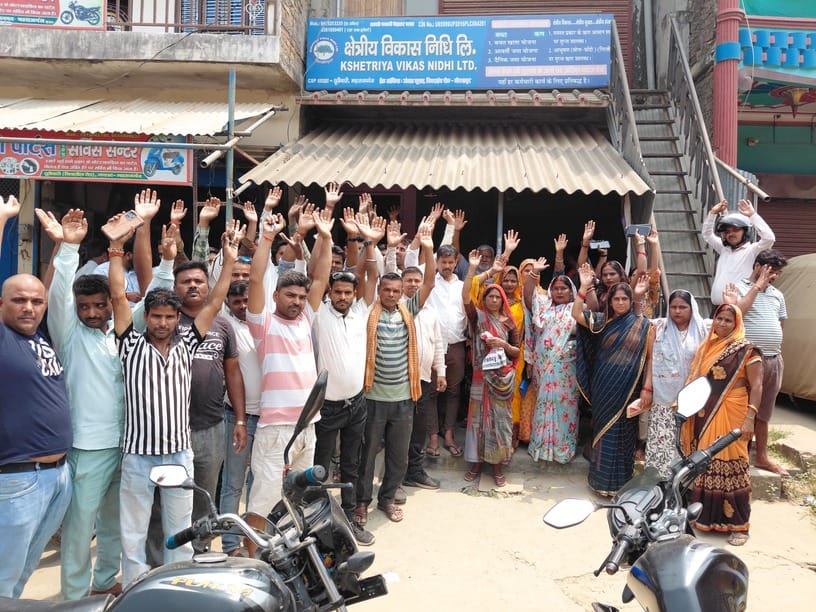 Consumers protest after not receiving money deposited in private bank