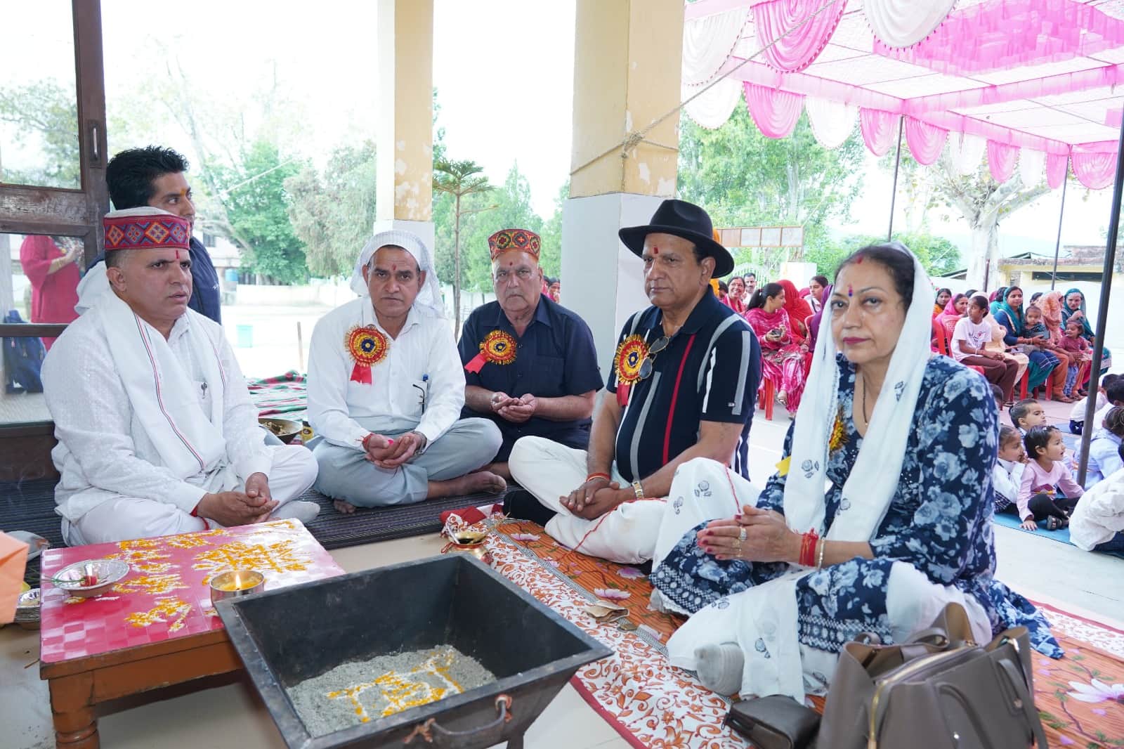 दियोटसिद्ध में बाबा बालक नाथ मॉडल स्कूल में शैक्षणिक सत्र के शुभारंभ पर हवन से पूर्व धार्मिक प्