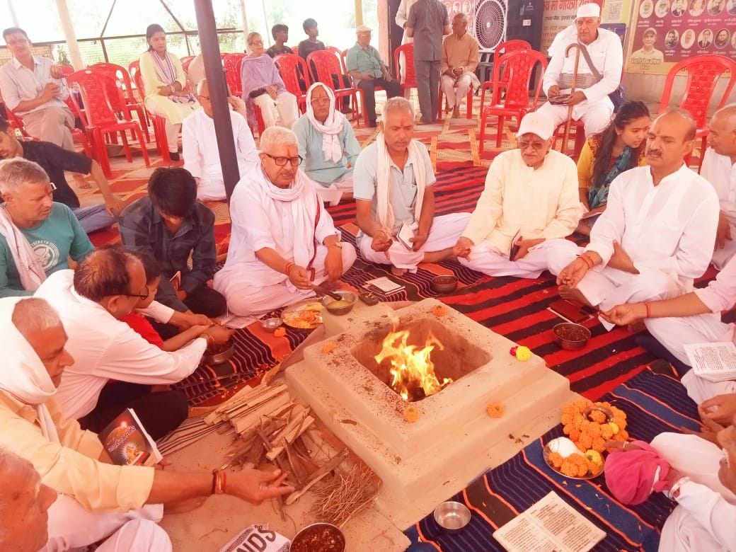 A Havan was performed at the Gayatri Yagyashala on the occasion of Parashurama's birth anniversary.