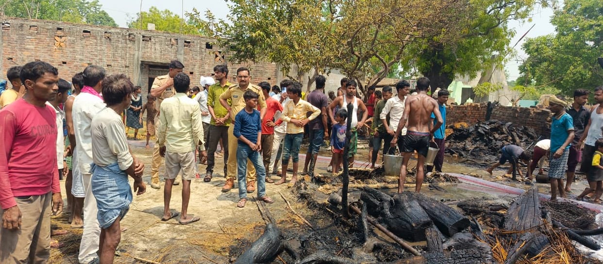 Four houses burnt in the fire in village Khajuha