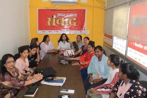 अमर उजाला फाउंडेशन की ओर से आयोजित संवाद कार्यक्रम में अपनी बात रखती महिलाएं। संवाद