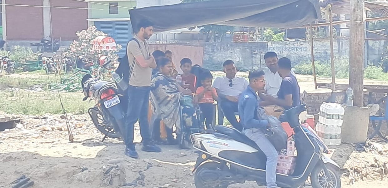 Passengers forced to wait for buses in the open