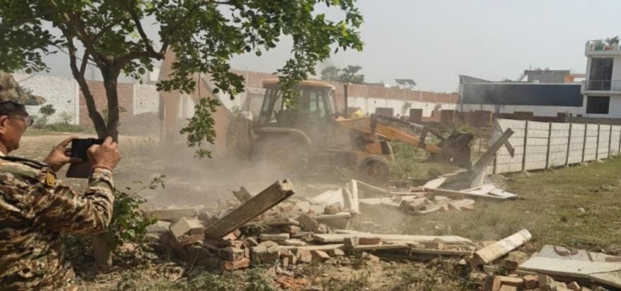 Bulldozer runs in Naimish Nagar, 50 bigha illegal plotting demolished