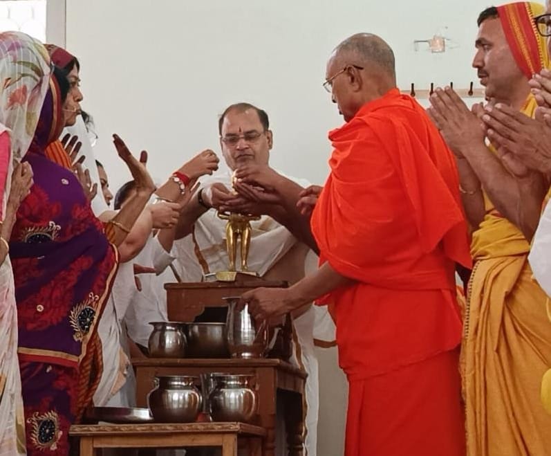 The Offering of Sugarcane Juice to Lord Rishabhdev