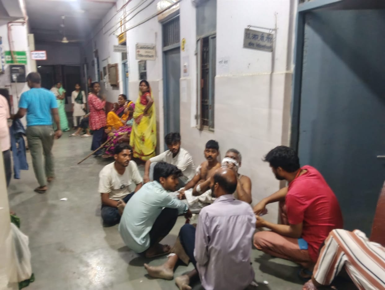 Fight between two parties in Bakhira, three injured