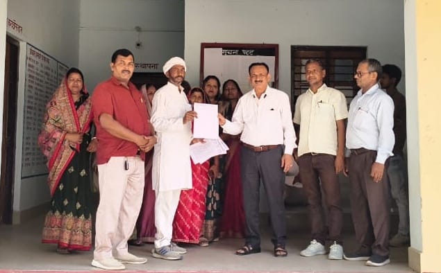 Employment servants submitted a memorandum for regularization.