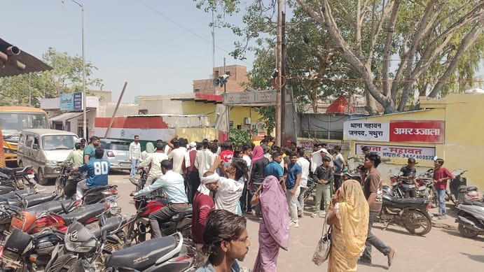 Tension Gokul 2 groups clashing darshan to devotees