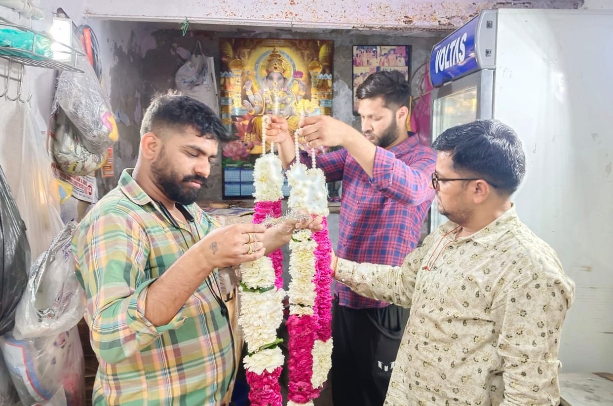 Couples Tie the Knot on Akshaya Tritiya Markets Buzz with Activity
