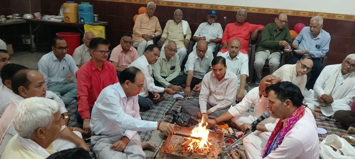 On the occasion of Parashurama's birth anniversary, the Brahmin Sabha honored meritorious students.