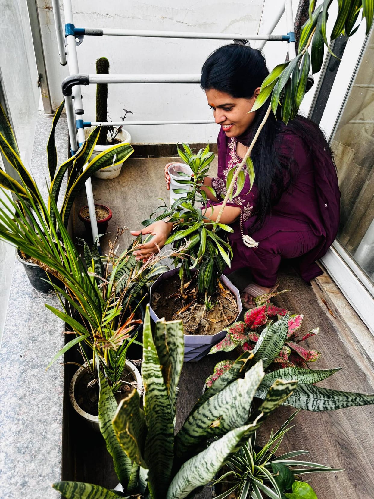 Hemlata created a garden using waste materials.