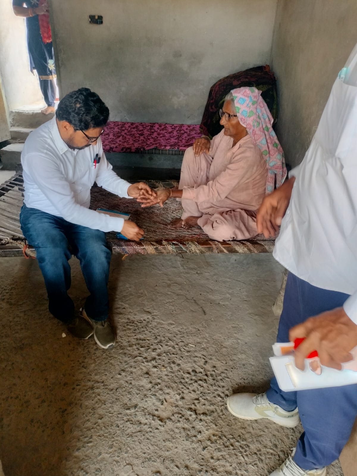 Rapid fever survey finds 2,352 people suffering from fever, larvae found in 8 houses