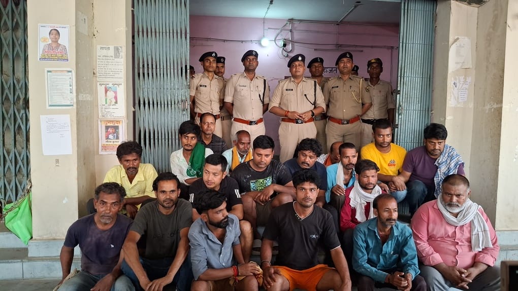 पुलिस की गिरफ्त में आरोपी जुआरी