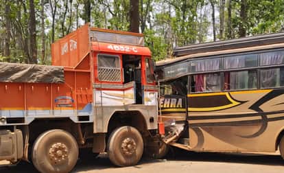 Passenger Bus and Truck Collide on Palli Bypass Bus Wrecked 17 Passengers Injured in Narayanpur