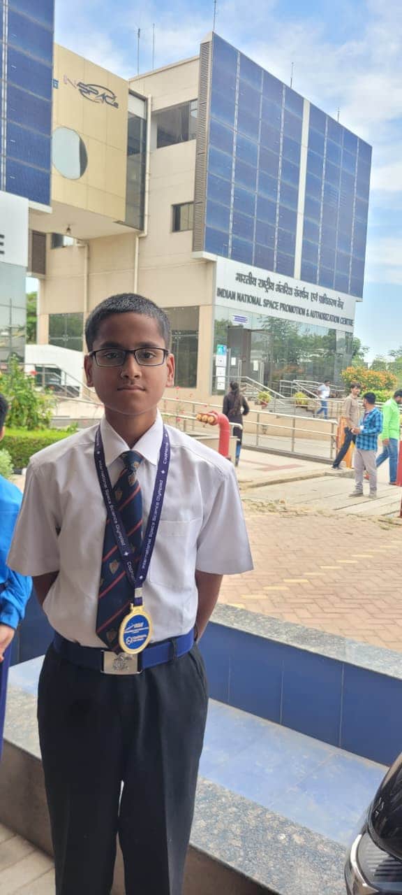 इंटरनेशनल स्पेस साइंस ओलंपियाड में तेजस ने प्राप्त किया स्वर्ण पदक। स्रोत : संस्थान