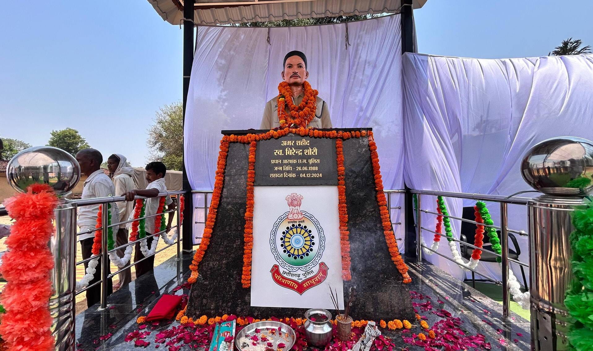 शहीद जवान की प्रतिमा का हुआ अनवारण
