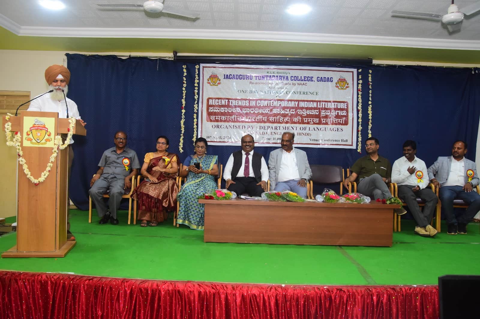 कुरुक्षेत्र। गडग में संबोधित करते कुवि कुलसचिव प्रो विरेंदर । संस्थान