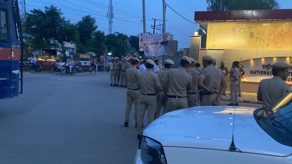 Youth Congress took out a candle march, police stopped it.