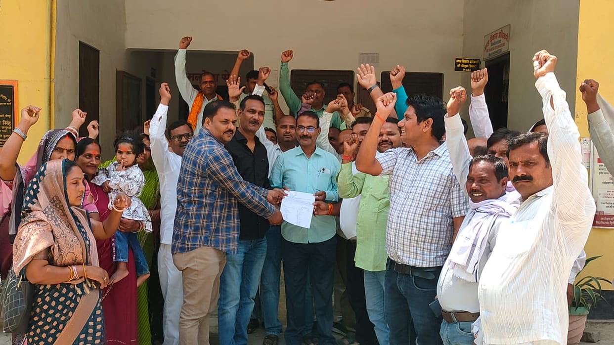 MNREGA wages and payments for permanent works are stuck, anger in the Pradhan Sangh
