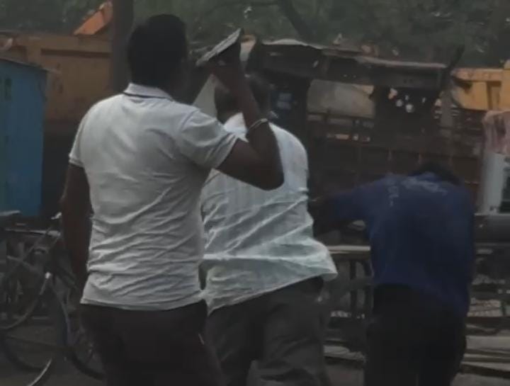 Trailer and Car Collide Drunken Driver Beaten Up Video Goes Viral in Korba