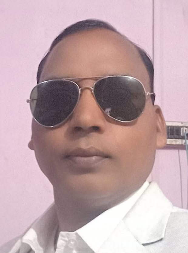 The headmaster injured in the accident died during treatment in Lucknow.