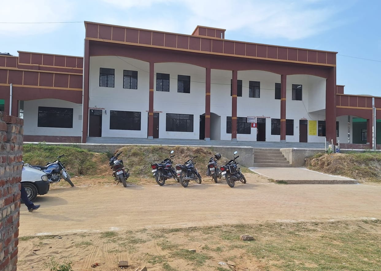 Cracks appear within just six months in the Tehsil building constructed at a cost of nine crore rupees.