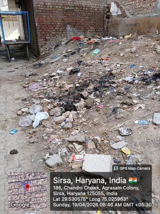 शहर की अग्रसेन कॉलोनी में फैली गंदगी। विज्ञप्ति