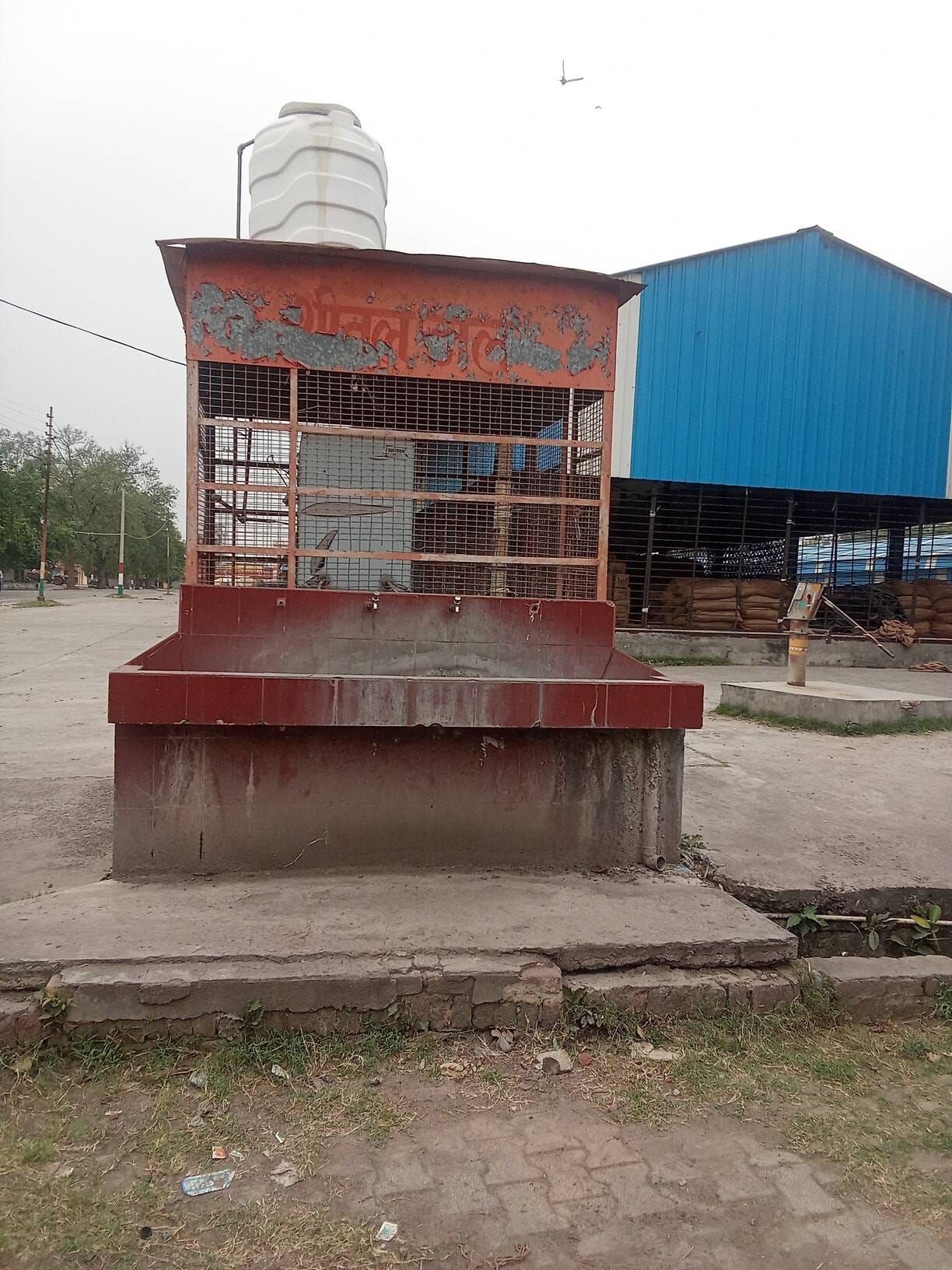 Drinking water taps in public places are in a dilapidated condition, taps are dry, sanitation is in a bad state.
