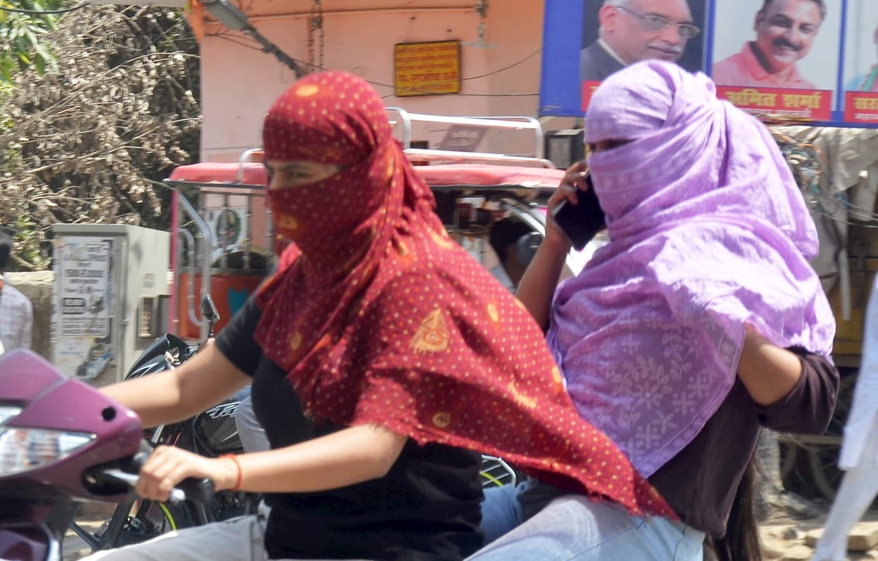 Temperature hits 41 degrees; scorching winds leave people miserable.