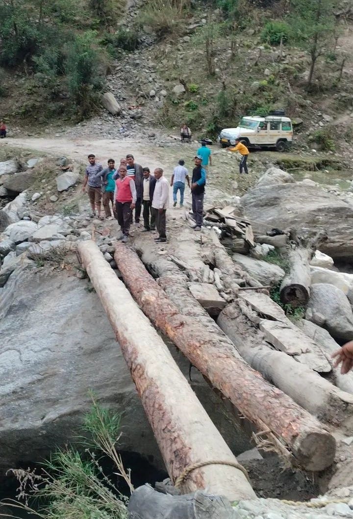 Seeing the slowness of the system, the villagers built a bridge over Kalpganga.