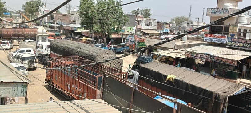Vehicles queue up at Panchmukhi Chowk