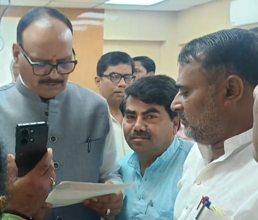 Memorandum to Deputy CM on lack of facilities in Rajapur CHC