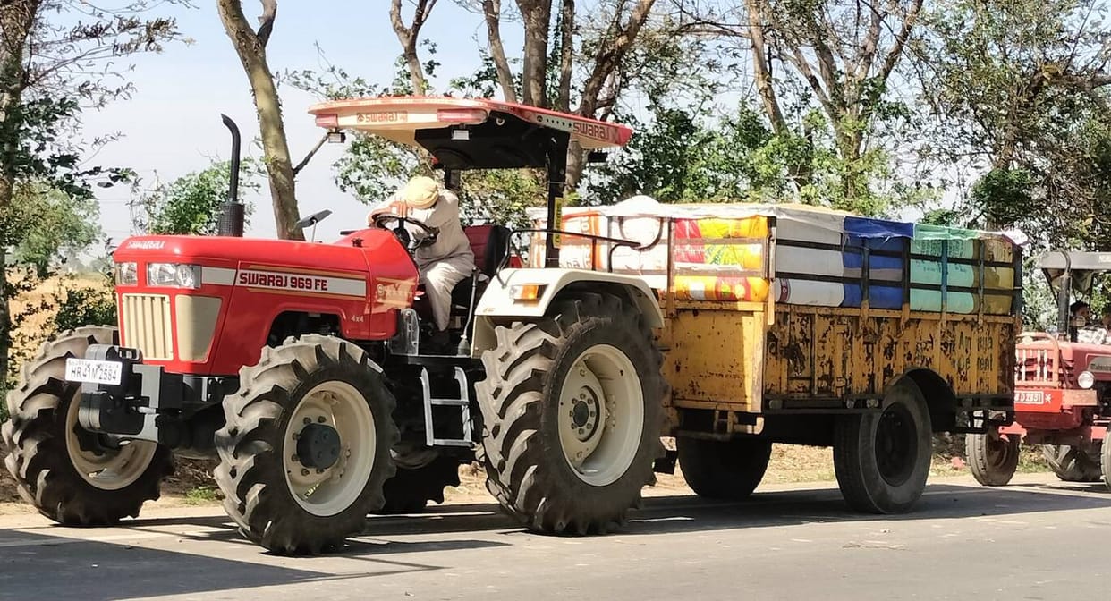 Due to lack of lifting, there was a queue of tractor trolleys.