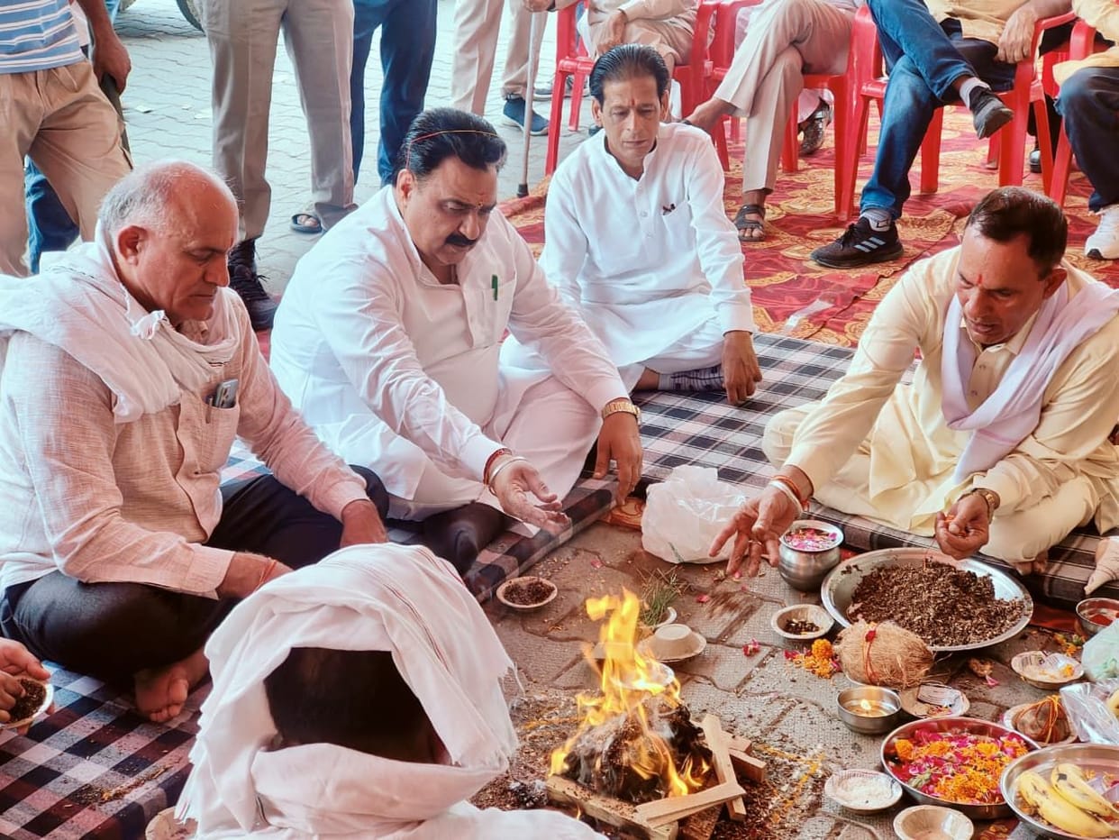 Deputy Speaker Dr. Krishna Lal Middha inaugurated the event on Parashurama Jayanti and Akshaya Tritiya.