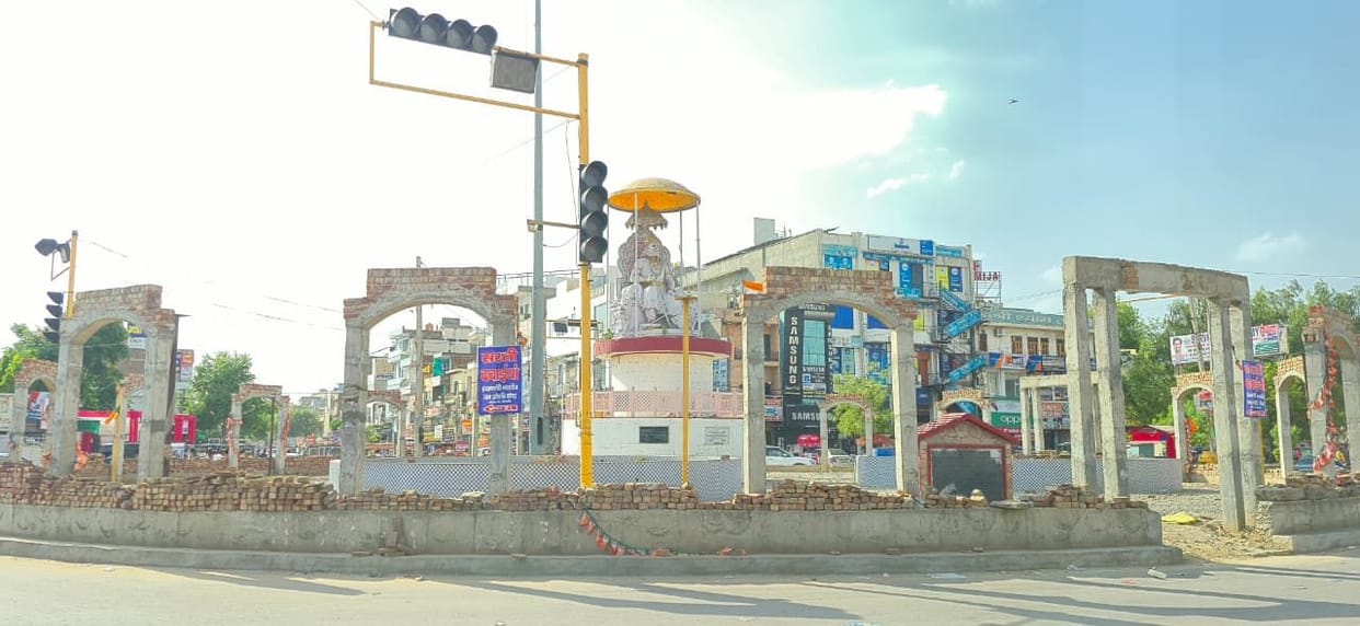The renovation of the city squares remains incomplete, the deadline has been extended twice.