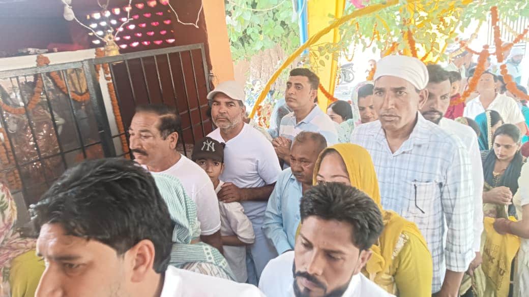 भगवान बलभद्र जी के मंदिर पहुंचे श्रद्वालु। आयोजक