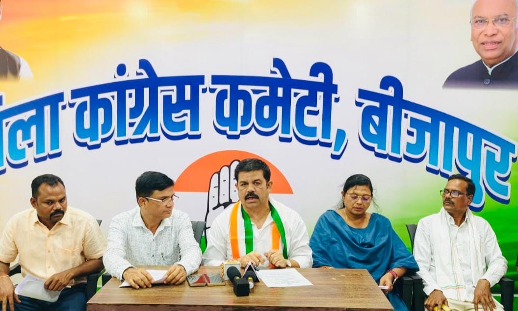 प्रेस वार्ता में विधायक विक्रम मंडावी