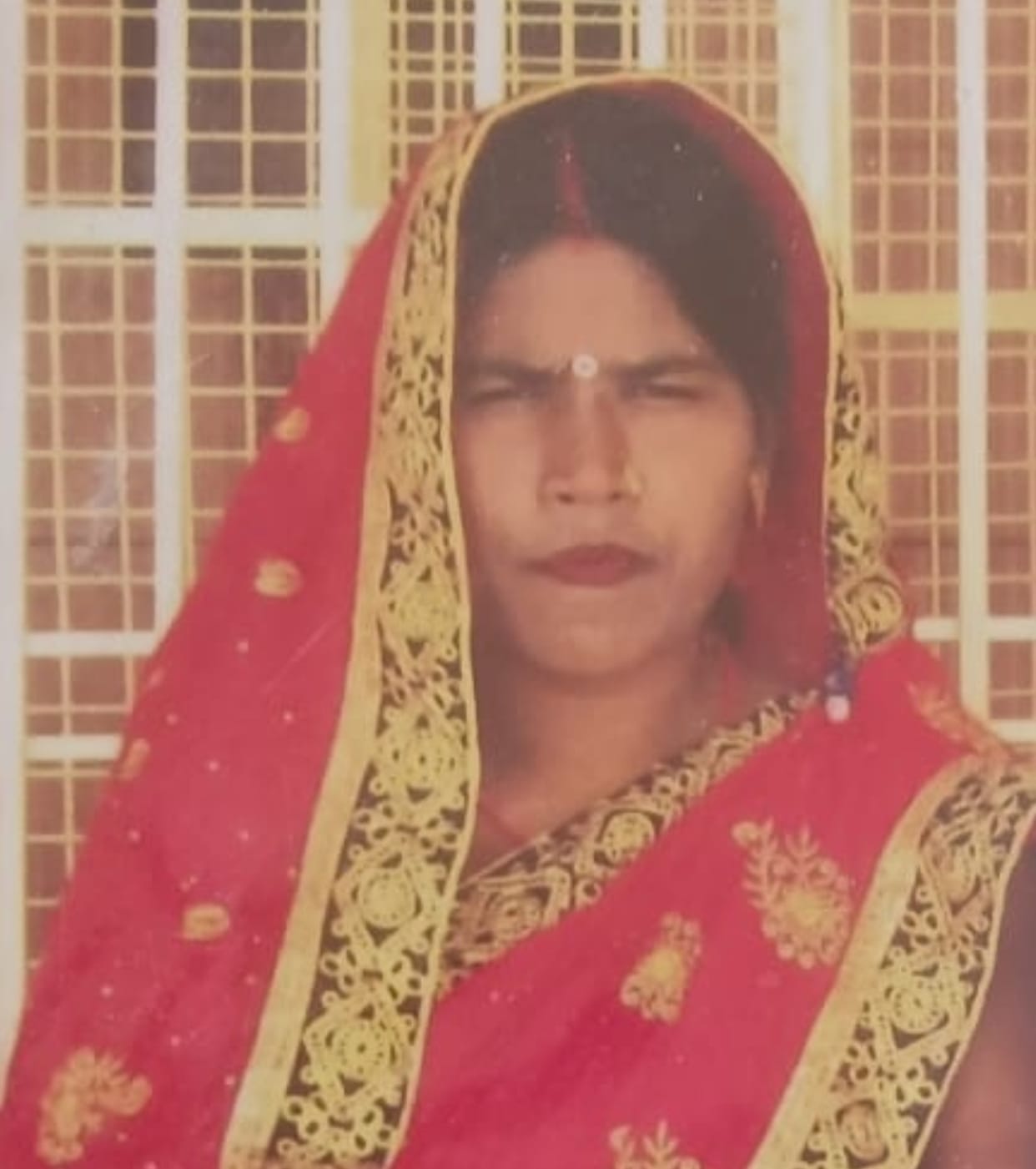 A woman, harassed by her in-laws, left her child on a bridge and jumped into the Ganges while leaving for her parents' home.