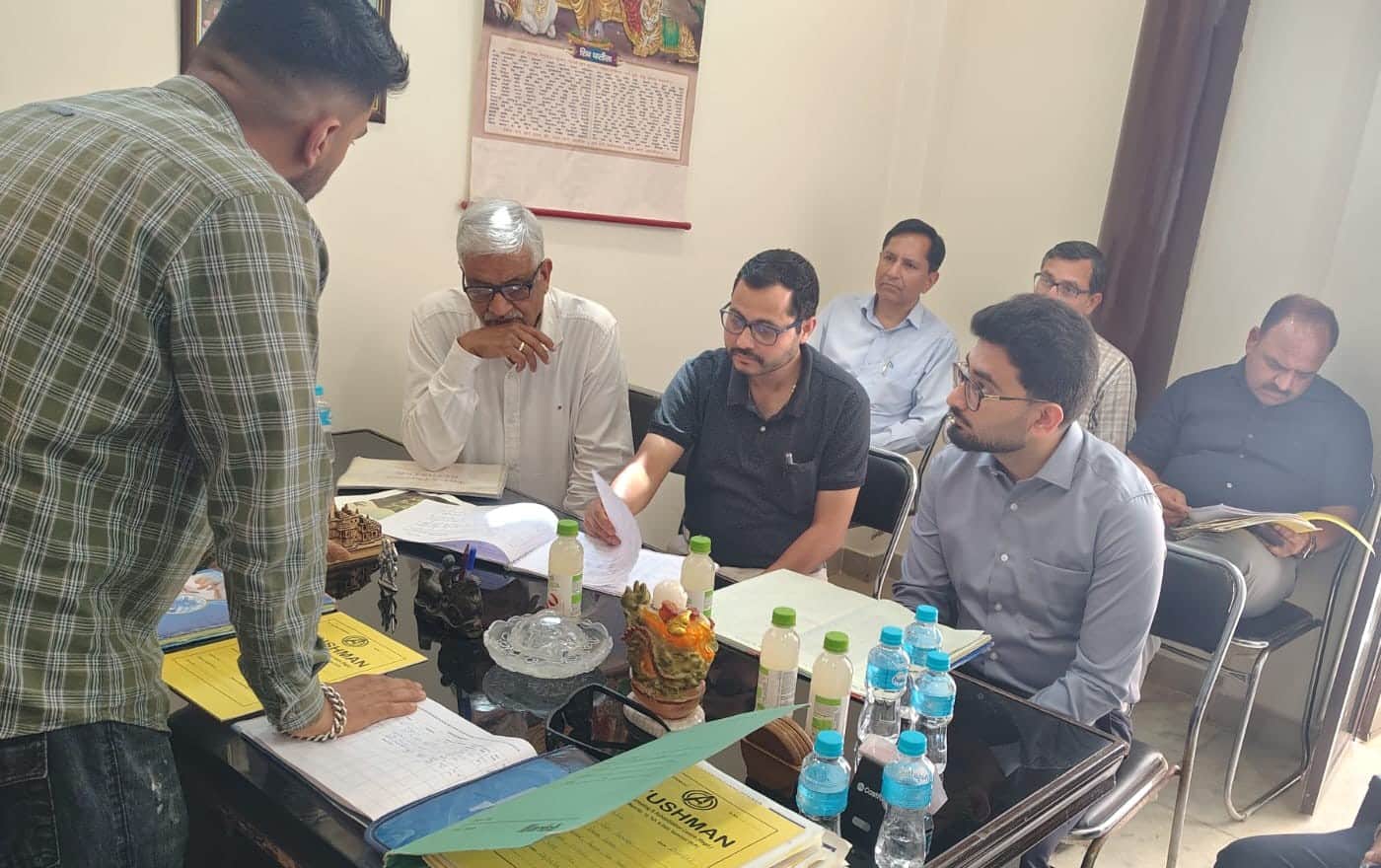 एडीसी नशा निवारण केंद्र का निरीक्षण करते हुए। स्रोत : जनसंपर्क विभाग