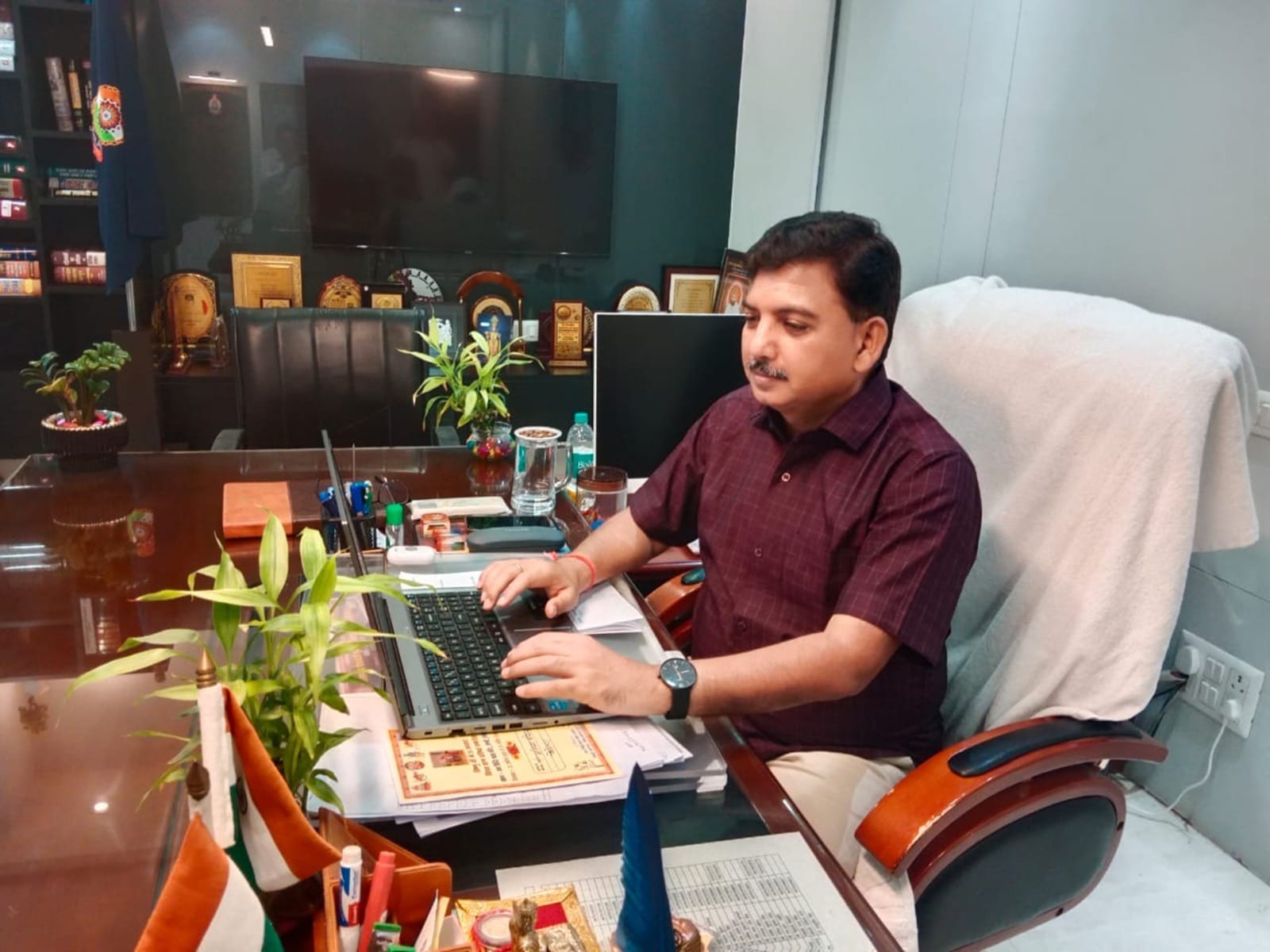 एसएसपी रामकृष्ण साहू ने ऑनलाइन पंजीयन कराया।