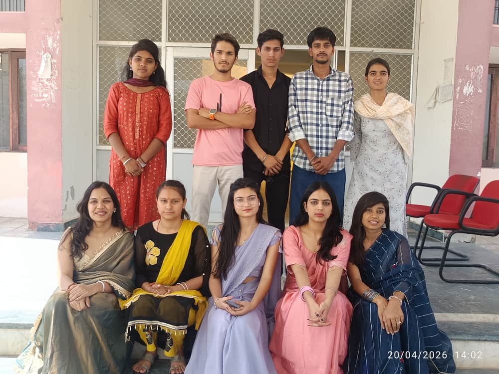 फोटो 26संवाद कार्यक्रम में भाग लेते युवा।संवाद