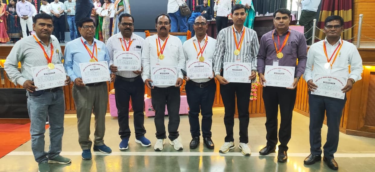 mainpuri news teachers honored