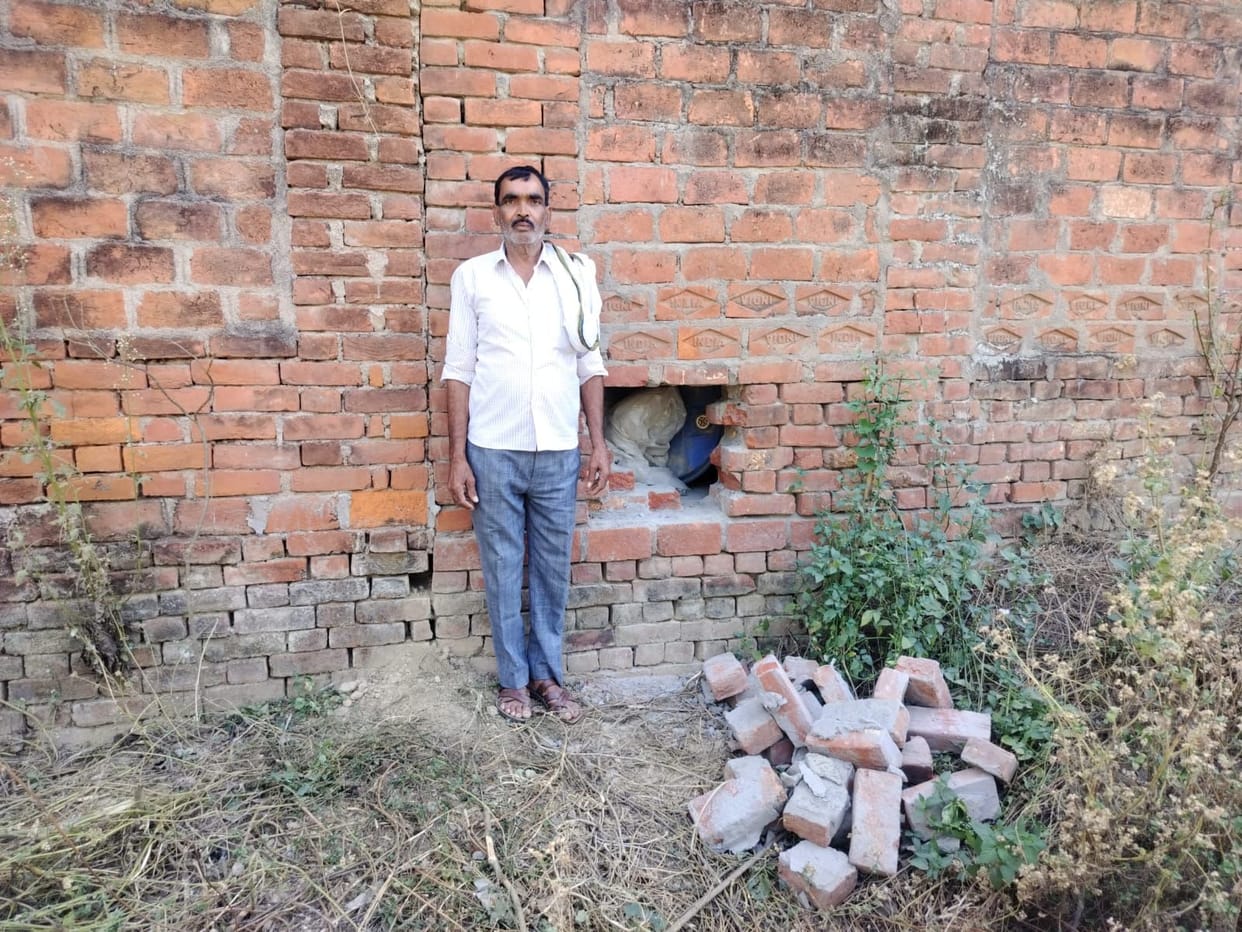 Jewellery and cash worth lakhs stolen by breaking into the wall