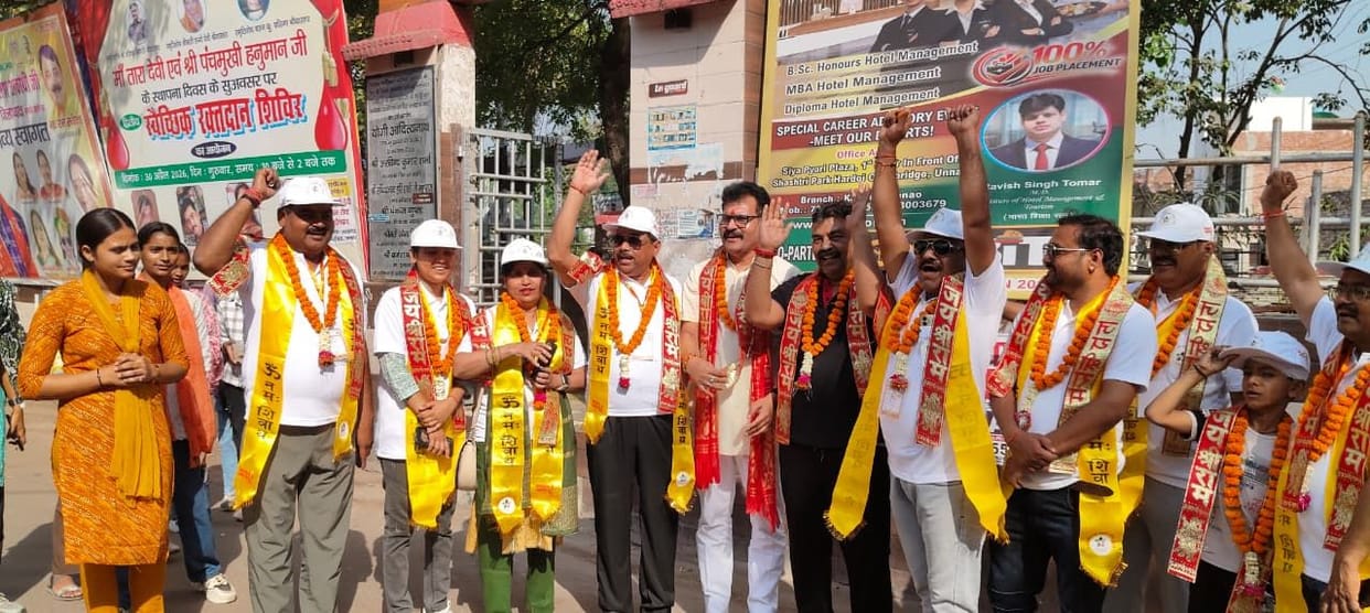 A group of pilgrims left for Somnath Swabhiman Parv.