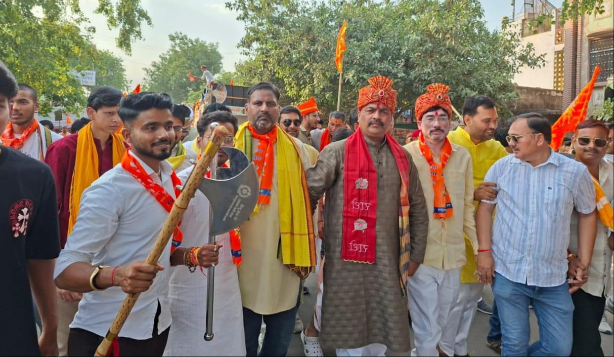 Flowers were showered on the Parshuram procession and a tableau was taken out.