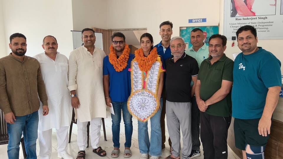 Samya, who won a medal in the national swimming competition, was welcomed.